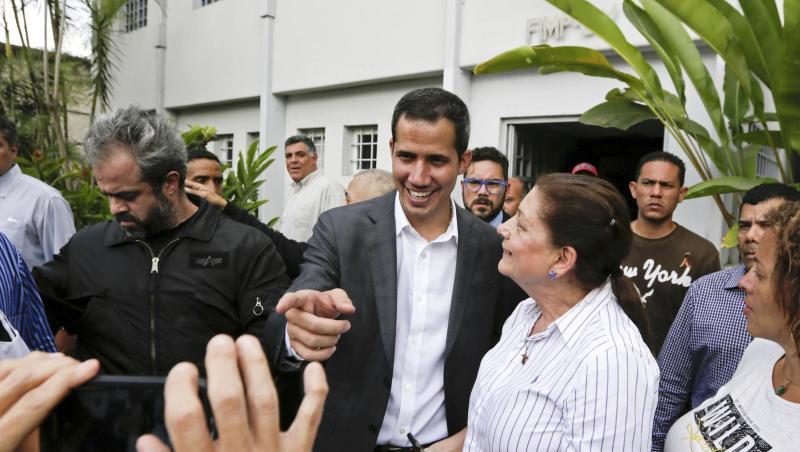 Venezuelas selbst ernannter Interimspräsident Juan Guaidó ist trotz einer drohenden Festnahme in seine Heimat zurückgekehrt. Venezuelas selbst ernannter Interimspräsident Juan Guaidó ist trotz einer drohenden Festnahme in seine Heimat zurückgekehrt.