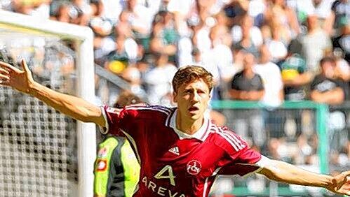Abdrehen zum Jubeln: Neuzugang Jens Hegeler sicherte mit seinem Kopfball-Treffer dem Club einen Punkt in Gladbach. Abdrehen zum Jubeln: Neuzugang Jens Hegeler sicherte mit seinem Kopfball-Treffer dem Club einen Punkt in Gladbach.