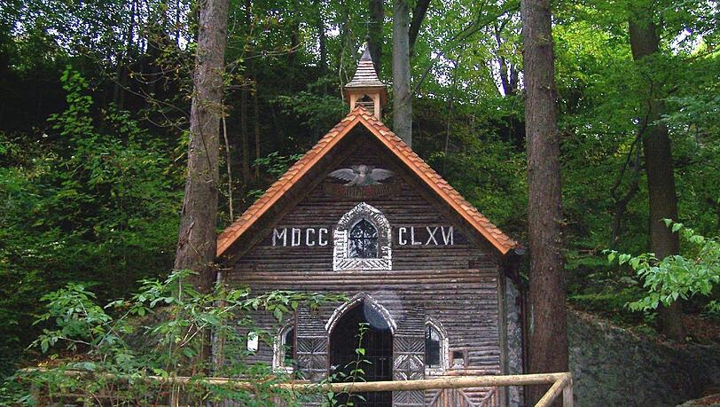 ... danach geht's zum Lieblingsort Nummer zwei: die Marienklause mit der kleinen Kapelle am Isarufer auf Höhe des südlichen Ende des Tierparks. Zum Spazierengehen... ... danach geht's zum Lieblingsort Nummer zwei: die Marienklause mit der kleinen Kapelle am Isarufer auf Höhe des südlichen Ende des Tierparks. Zum Spazierengehen...