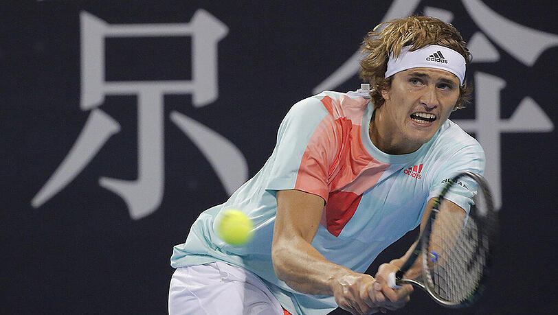 Wieder ein Sieg für Alexander Zverev. Der Hamburger steht in der 2. Runde in Shanghai. Wieder ein Sieg für Alexander Zverev. Der Hamburger steht in der 2. Runde in Shanghai.