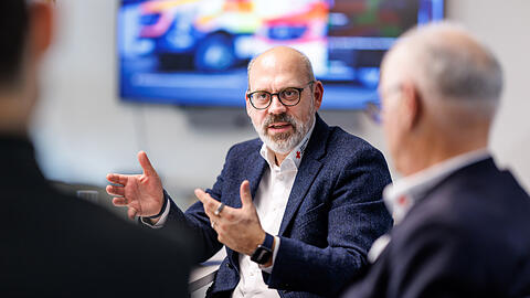 Robert Augustin ist seit September 2025 Chef des Bayerischen Roten Kreuzes (BRK). Robert Augustin ist seit September 2025 Chef des Bayerischen Roten Kreuzes (BRK).