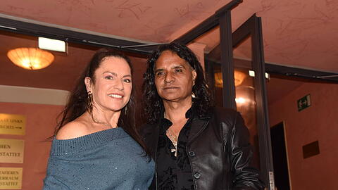 Christine Neubauer und José Campos am Rande der Premiere des Theaterstücks "Eine Mutter... zwei Töchter..." in der Komödie im Bayerischen Hof. Christine Neubauer und José Campos am Rande der Premiere des Theaterstücks "Eine Mutter... zwei Töchter..." in der Komödie im Bayerischen Hof.