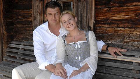 Hans Sigl und Natalie O'Hara stehen seit 2008 für die ZDF-Serie "Der Bergdoktor" gemeinsam vor der Kamera. Ihre Rollen "Martin Gruber" und "Susanne Dreiseitl" waren für einige Zeit ein Paar. Hans Sigl und Natalie O'Hara stehen seit 2008 für die ZDF-Serie "Der Bergdoktor" gemeinsam vor der Kamera. Ihre Rollen "Martin Gruber" und "Susanne Dreiseitl" waren für einige Zeit ein Paar.