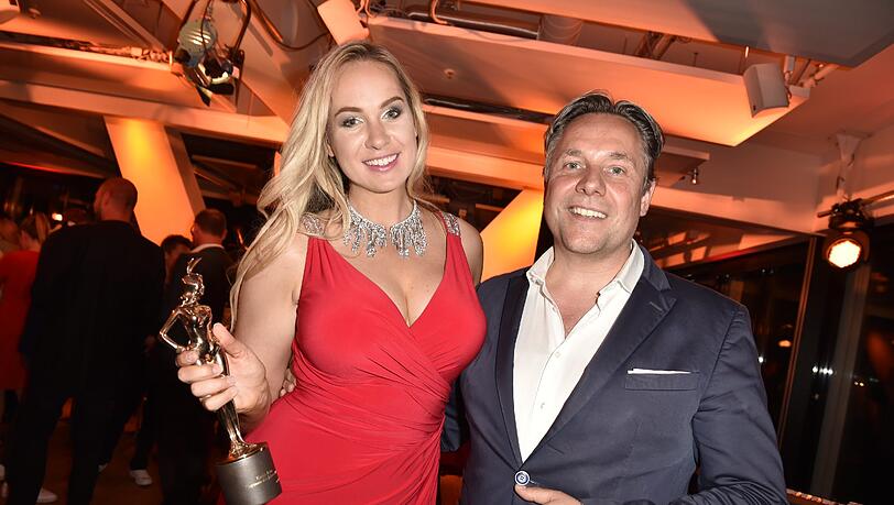 Playmate des Jahres Kathie Kern und Playboy-Chefredakteur Florian Boitin Playmate des Jahres Kathie Kern und Playboy-Chefredakteur Florian Boitin