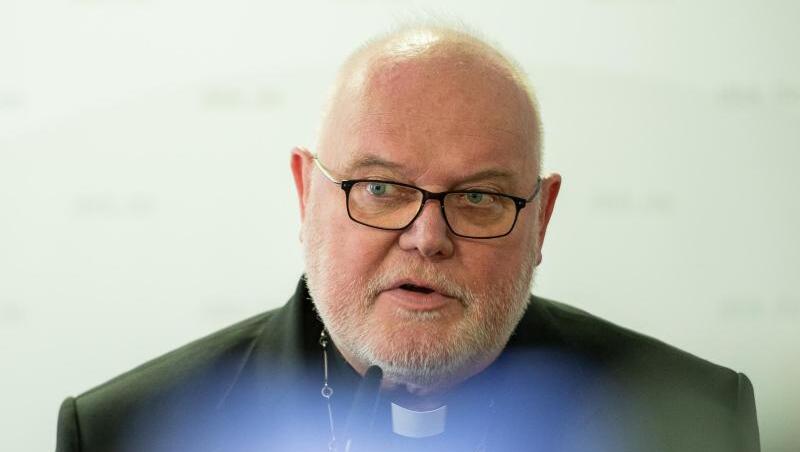 Kardinal Reinhard Marx gibt ein Pressestatement. Kardinal Reinhard Marx gibt ein Pressestatement.