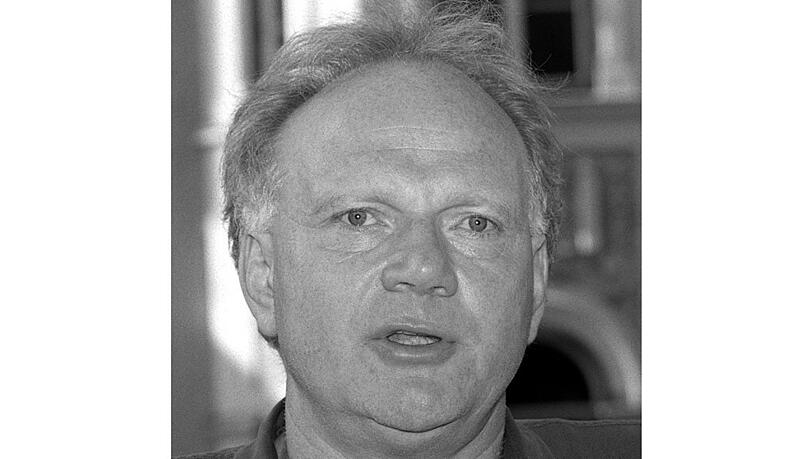 Der Münchner Professor und Soziologe Ulrich Beck (Archivfoto aus dem Jahr 1998). Beck ist im Alter von 70 Jahren gestorben. Dies bestätigte am 03.01.2015 der Suhrkamp-Verlag in Berlin. Der Münchner Professor und Soziologe Ulrich Beck (Archivfoto aus dem Jahr 1998). Beck ist im Alter von 70 Jahren gestorben. Dies bestätigte am 03.01.2015 der Suhrkamp-Verlag in Berlin.