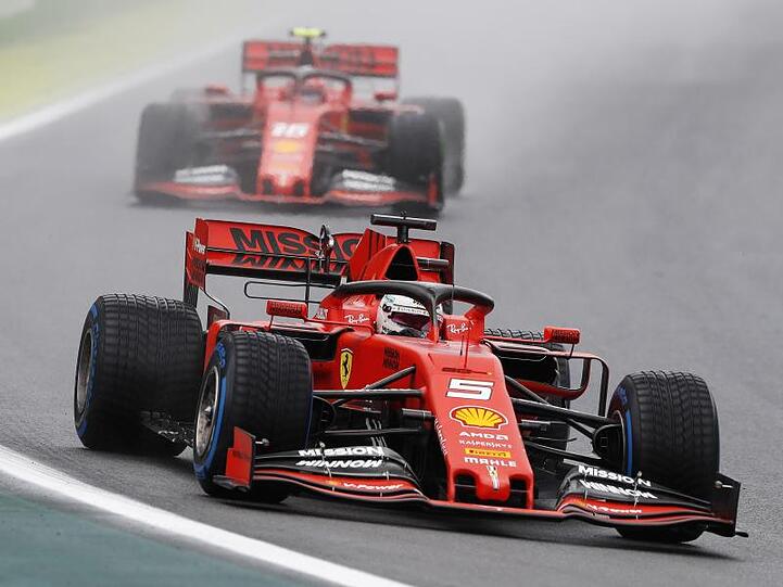 Fuhr Tagesbestzeit vor seinem Teamkollegen: Sebastian Vettel (vorn) vor Charles Leclerc.