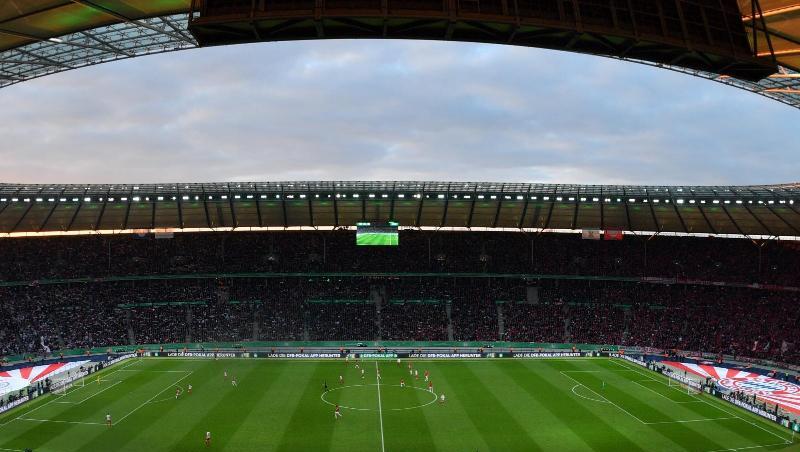 Blick von der Tribüne auf das Spielfeld im Berliner Olympiastadion. Foto: Hendrik Schmidt/dpa/Archivbild Blick von der Tribüne auf das Spielfeld im Berliner Olympiastadion. Foto: Hendrik Schmidt/dpa/Archivbild
