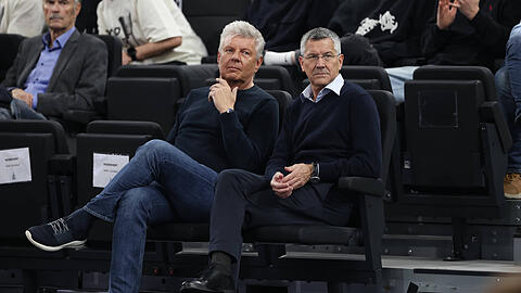 Dieter Reiter (l.) und FC-Bayern-Präsident Herbert Hainer beim Besuch eines Basketball-Spiels des FC Bayern. Dieter Reiter (l.) und FC-Bayern-Präsident Herbert Hainer beim Besuch eines Basketball-Spiels des FC Bayern.