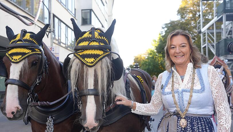 Wiesn-Stadträtin Anja Berger (Grüne) beim Einzug der Wiesn-Wirte. Wiesn-Stadträtin Anja Berger (Grüne) beim Einzug der Wiesn-Wirte.