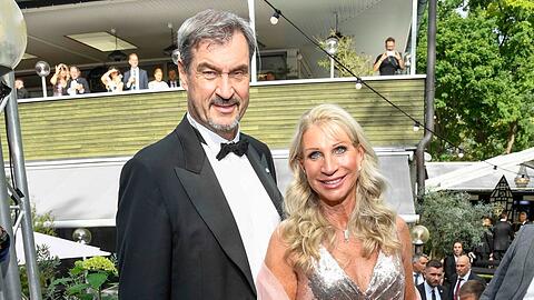 Markus Söder und seine Ehefrau Karin halten ihre Ehe meistens privat. Markus Söder und seine Ehefrau Karin halten ihre Ehe meistens privat.
