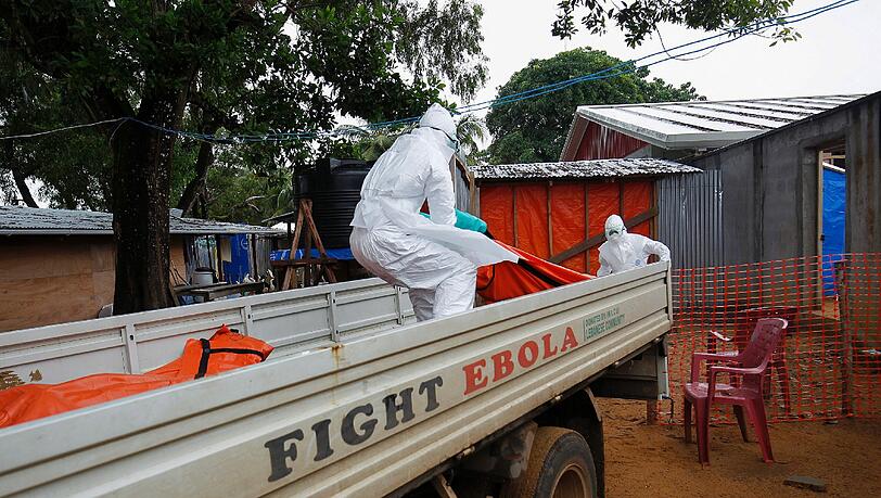 Derzeit gibt es pro Woche etwa 1000 neue Ebola-Fälle. Die Sterblichkeit liegt bei 70 Prozent. Derzeit gibt es pro Woche etwa 1000 neue Ebola-Fälle. Die Sterblichkeit liegt bei 70 Prozent.