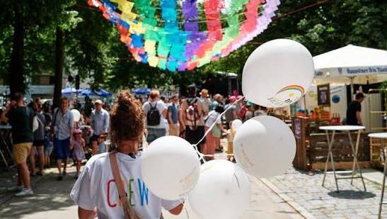 Auf dem Bacherlfest im Glockenbachviertel geht es bunt zu. Auf dem Bacherlfest im Glockenbachviertel geht es bunt zu.