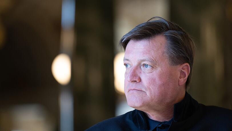Christian Thielemann nimmt in der Semperoper an einer Pressekonferenz teil.