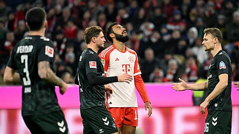 Bayerns Eric Maxim Choupo-Moting (2.vl) reagiert enttäuscht. Bayerns Eric Maxim Choupo-Moting (2.vl) reagiert enttäuscht.