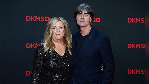 Jogi Löw und seine Ehefrau Daniela zeigen sich nur selten gemeinsam bei öffentlichen Events. Jogi Löw und seine Ehefrau Daniela zeigen sich nur selten gemeinsam bei öffentlichen Events.