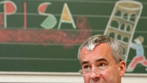 Kultusminister Ludwig Spaenle sieht durch Pisa das bayerische Schulsystem bestätigt. Kultusminister Ludwig Spaenle sieht durch Pisa das bayerische Schulsystem bestätigt.