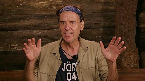 Jörg Dahlmann ist mit Skandalen vertraut. An Tag sieben packt er im Dschungelcamp über seine Erfahrung mit Anwälten aus. Jörg Dahlmann ist mit Skandalen vertraut. An Tag sieben packt er im Dschungelcamp über seine Erfahrung mit Anwälten aus.