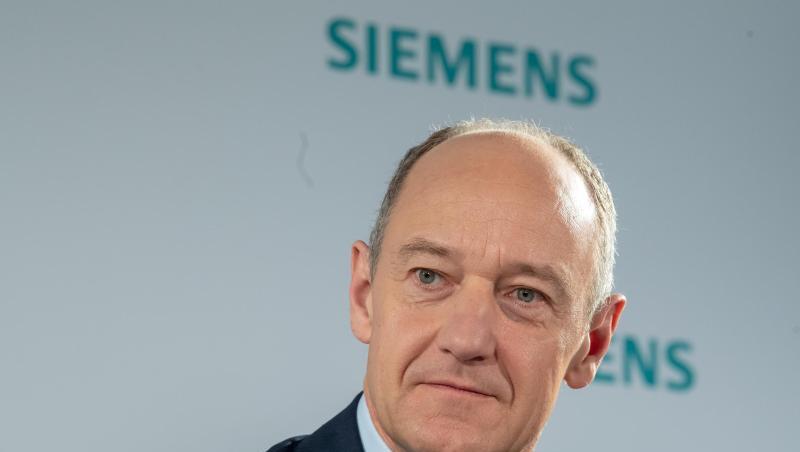 Roland Busch nimmt an einer Pressekonferenz teil. Roland Busch nimmt an einer Pressekonferenz teil.
