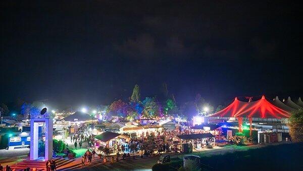 Vier Wochen lang, von 21. Juni bis 21. Juli 2024, feiert München auf dem Sommertollwood Musik, Kunst, Bierkultur und Bio-Essen. Vier Wochen lang, von 21. Juni bis 21. Juli 2024, feiert München auf dem Sommertollwood Musik, Kunst, Bierkultur und Bio-Essen.