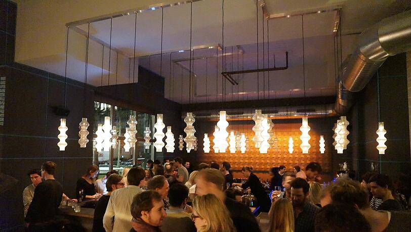 Edel und zugleich gemütlich ist die Fantom Bar am Maximiliansplatz. Edel und zugleich gemütlich ist die Fantom Bar am Maximiliansplatz.