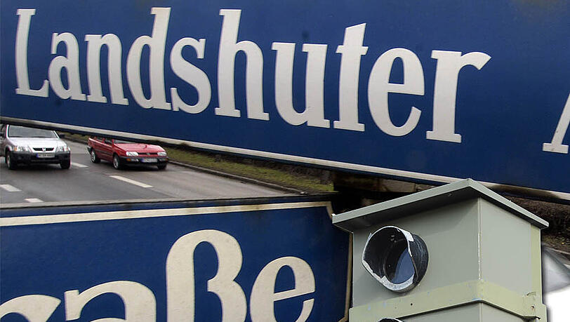 Ab Montag müssen Autofahrer, die geblitzt werden auch mit einem Strafzettel rechnen. Ab Montag müssen Autofahrer, die geblitzt werden auch mit einem Strafzettel rechnen.