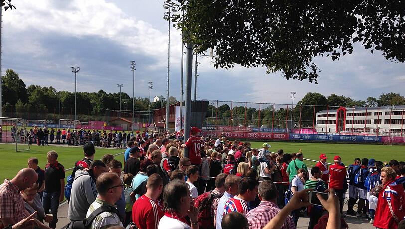 Die Trainingseinheit des FC Bayern München am Samstagvormittag. Die Trainingseinheit des FC Bayern München am Samstagvormittag.