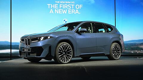 Der iX3 von BMW zählt zur "Neuen Klasse" und startet zu Preisen ab 68.900 Euro. Günstigere Versionen sollen später folgen. Der iX3 von BMW zählt zur "Neuen Klasse" und startet zu Preisen ab 68.900 Euro. Günstigere Versionen sollen später folgen.