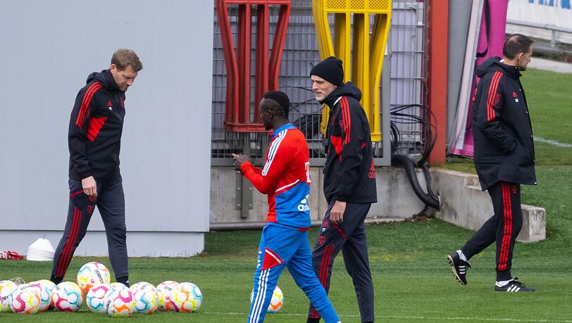 Trainer Thomas Tuchel (2.v.r.) und Sadio Mané beim Training in München. Trainer Thomas Tuchel (2.v.r.) und Sadio Mané beim Training in München.