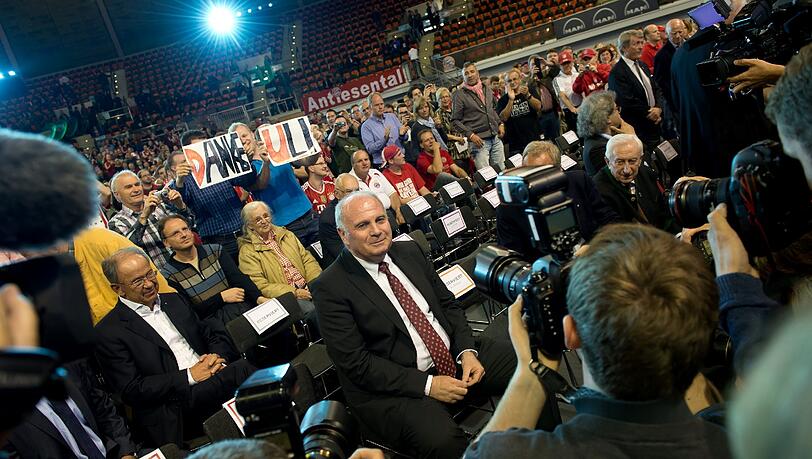 Uli Hoeneß am Freitagabend im Audi Dome. Uli Hoeneß am Freitagabend im Audi Dome.