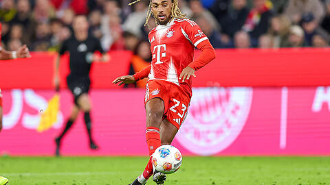 Sacha Boey kommt wegen der Verletzungssorgen beim FC Bayern derzeit regelmäßig zum Einsatz. Sacha Boey kommt wegen der Verletzungssorgen beim FC Bayern derzeit regelmäßig zum Einsatz.