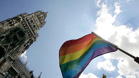 So bunt sind Münchens Familien: Im Rahmen des Christopher Street Days fragt die AZ in ihrer Umfrage Menschen, was Familie für sie bedeutet. So bunt sind Münchens Familien: Im Rahmen des Christopher Street Days fragt die AZ in ihrer Umfrage Menschen, was Familie für sie bedeutet.
