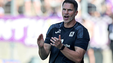 1860-Trainer Patrick Glöckner zeigt vor dem VfB Stuttgart II großen Respekt. 1860-Trainer Patrick Glöckner zeigt vor dem VfB Stuttgart II großen Respekt.
