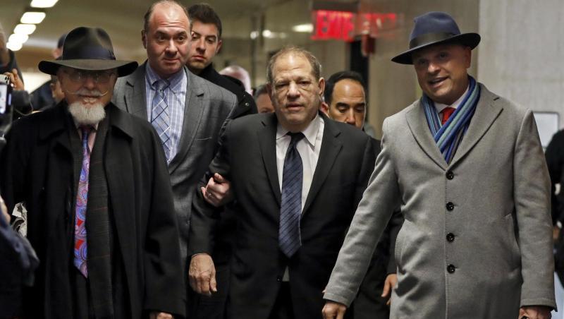 Auf dem Weg zur Verhandlung: Harvey Weinstein und der Anwalt Arthur Aidala (r). Auf dem Weg zur Verhandlung: Harvey Weinstein und der Anwalt Arthur Aidala (r).
