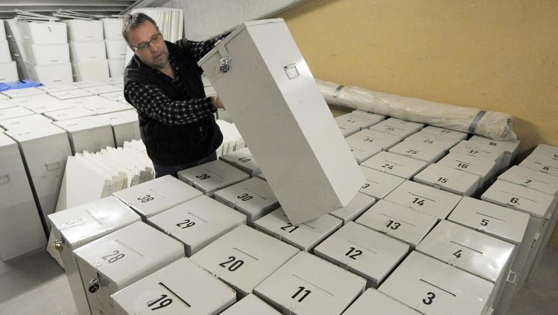 Wahlurnen für die bayerische Kommunalwahl: Alle Parteien haben ihren Wahlkampf wegen der Corona-Krise vor wenigen Tagen beendet oder drastisch heruntergefahren. Wahlurnen für die bayerische Kommunalwahl: Alle Parteien haben ihren Wahlkampf wegen der Corona-Krise vor wenigen Tagen beendet oder drastisch heruntergefahren.