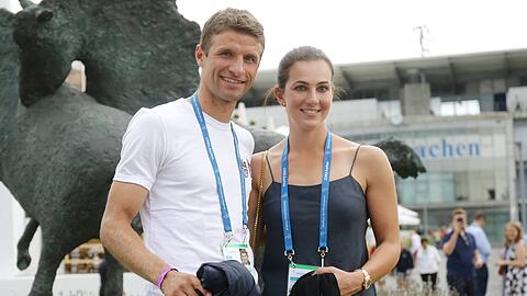 Während Thomas Müller in Kanada kickt, sammelte Ehefrau Lisa politische Erfahrungen. Während Thomas Müller in Kanada kickt, sammelte Ehefrau Lisa politische Erfahrungen.