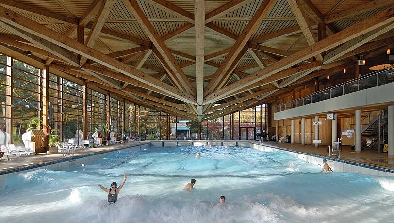 Bei der Aktionswoche zum 1. Münchner Wassersportfestival bietet das Cosima-Wellenbad viele Schnupperkurse und am Freitag ein großes Kinderspielfest. Bei der Aktionswoche zum 1. Münchner Wassersportfestival bietet das Cosima-Wellenbad viele Schnupperkurse und am Freitag ein großes Kinderspielfest.