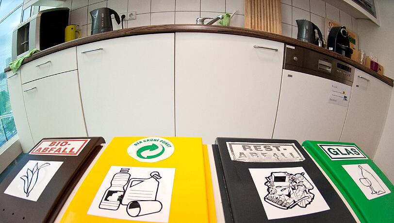 Biomüll, Verpackungen, Restmüll und Glas: In vielen Haushalten wird der Abfall getrennt entsorgt. Biomüll, Verpackungen, Restmüll und Glas: In vielen Haushalten wird der Abfall getrennt entsorgt.