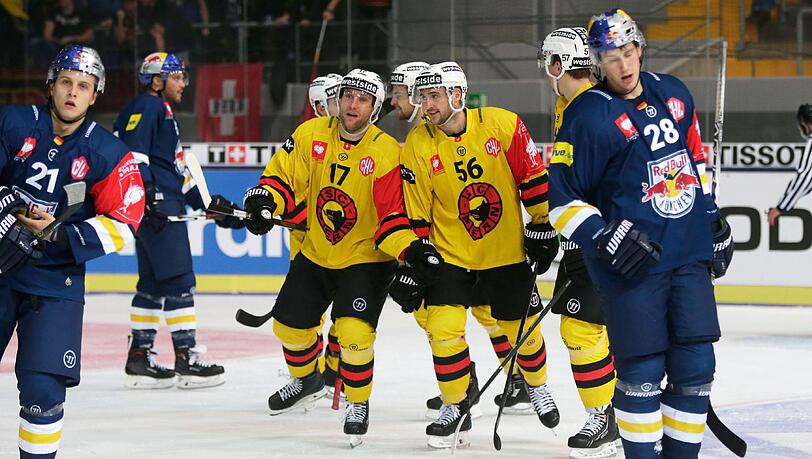 Sieger und Verlierer: Der SC Bern feiert seinen 5:2-Erfolg gegen einen frustrierten EHC München. Sieger und Verlierer: Der SC Bern feiert seinen 5:2-Erfolg gegen einen frustrierten EHC München.