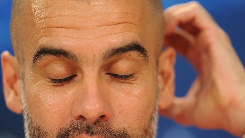 Pep Guardiola grübelt über der Strategie für das Spiel des FC Bayern gegen Real Madrid. Pep Guardiola grübelt über der Strategie für das Spiel des FC Bayern gegen Real Madrid.