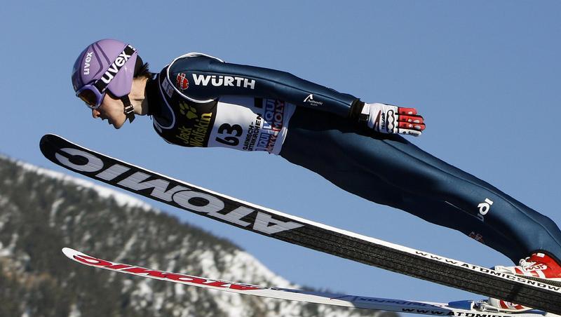 Der Adler fliegt wieder: Martin Schmitt meldete sich mit seinem dritten Rang in Innsbruck endgültig in der Weltspitze zurück. Der Adler fliegt wieder: Martin Schmitt meldete sich mit seinem dritten Rang in Innsbruck endgültig in der Weltspitze zurück.