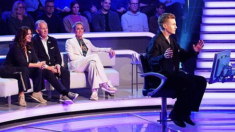 Katarina Witt, Johannes B. Kerner, Sonja Zietlow und Till Reiners (v.l.) stellen sich Jauchs Fragen. Katarina Witt, Johannes B. Kerner, Sonja Zietlow und Till Reiners (v.l.) stellen sich Jauchs Fragen.