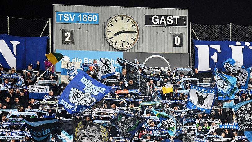 Nostalgisch: die Anzeigetafel im Grünwalder Stadion, hier bei einem Heimspiel des TSV 1860. Nostalgisch: die Anzeigetafel im Grünwalder Stadion, hier bei einem Heimspiel des TSV 1860.