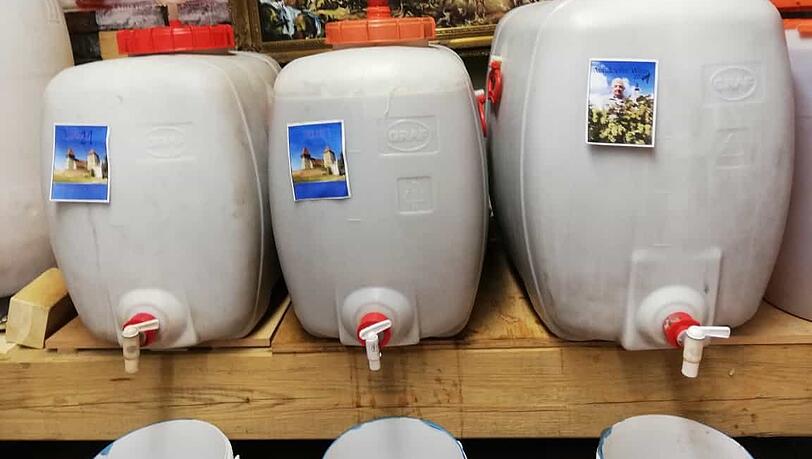 Da ist er drin: der Wein. Da ist er drin: der Wein.