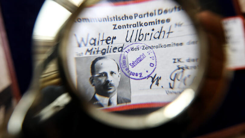 Walter Ulbrichts Mitgliedskarte für das Zentralkomitee der Kommunistischen Partei Deutschlands. Walter Ulbrichts Mitgliedskarte für das Zentralkomitee der Kommunistischen Partei Deutschlands.
