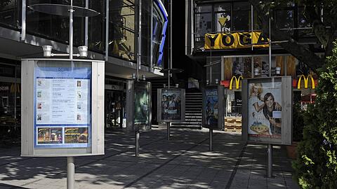 Noch ohne Bauzaun: Die McDonald’s-Filiale am Royal-Filmpalast am Goetheplatz in München. Noch ohne Bauzaun: Die McDonald’s-Filiale am Royal-Filmpalast am Goetheplatz in München.