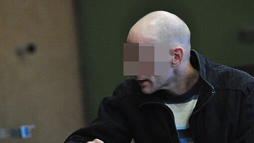 Andreas V. soll seine Stieftochter sexuell missbraucht haben. Ein Jahr nach der Tat bringt das mutmaßliche Vergewaltigungsopfer Zwillinge zur Welt.