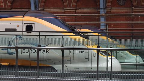 Ein Eurostar am Londoner St. Pancras-Bahnhof. Noch ist allein die Buchung der Tickets ein Theater. Ein Eurostar am Londoner St. Pancras-Bahnhof. Noch ist allein die Buchung der Tickets ein Theater.