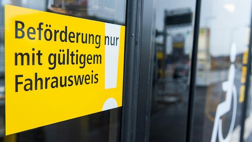 Das "erhöhte Beförderungsentgelt" war 2015 von 40 auf 60 Euro erhöht worden. Foto: Lukas Schulze/Illustration Das "erhöhte Beförderungsentgelt" war 2015 von 40 auf 60 Euro erhöht worden. Foto: Lukas Schulze/Illustration