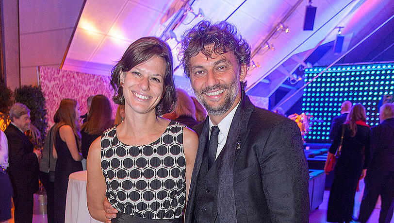 Attraktives Paar: Opern-Star Jonas Kaufmann und seine Freundin, Regisseurin Christiane Lutz, bei einer Veranstaltung im Frühjahr 2016. Attraktives Paar: Opern-Star Jonas Kaufmann und seine Freundin, Regisseurin Christiane Lutz, bei einer Veranstaltung im Frühjahr 2016.